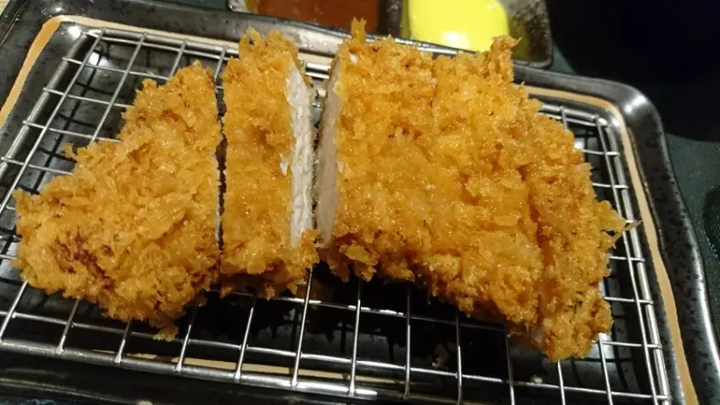 高雄~斑鳩的窩日式炸豬排 (民族店)~酥脆現炸豬排~平價實在的美味~              