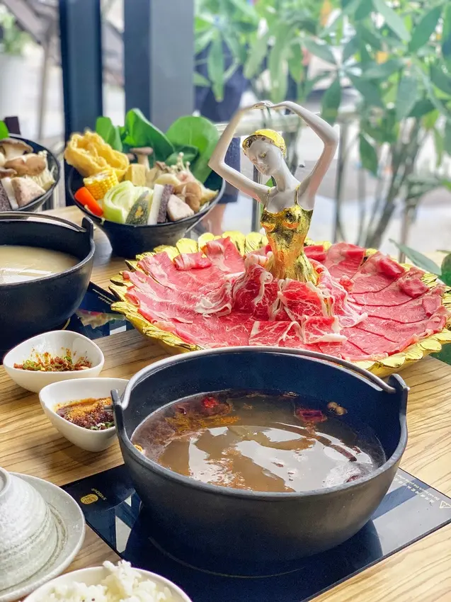 『台中美食』西屯區｜饕戶精緻鍋物。平價而不失華麗的火鍋，吃著吃著內心也跟著雀躍起來了～