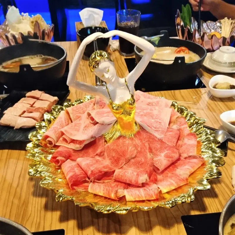 台中火鍋推薦－饕戶精緻鍋物 澎湃又頂級的A5和牛火鍋 讓人垂涎三尺～ #和牛火鍋 #日本宮崎牛