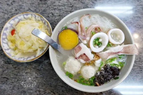 【花蓮】單一純賣 雞湯米粉 海味滿滿澎湃米粉湯 小卷虱目魚丸