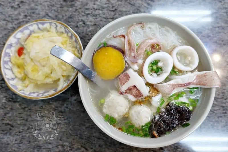 【花蓮】單一純賣 雞湯米粉 海味滿滿澎湃米粉湯 小卷虱目魚丸