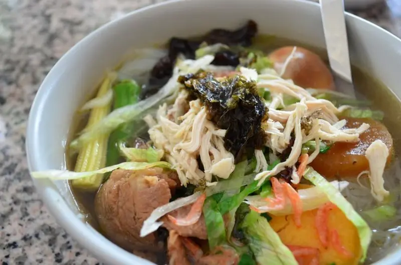 花蓮美食_單一純賣什錦雞湯米粉│花蓮市區必吃美食！只有兩樣主食，賣到人氣搶搶滾！ - 愛伊特candy的分享樂園