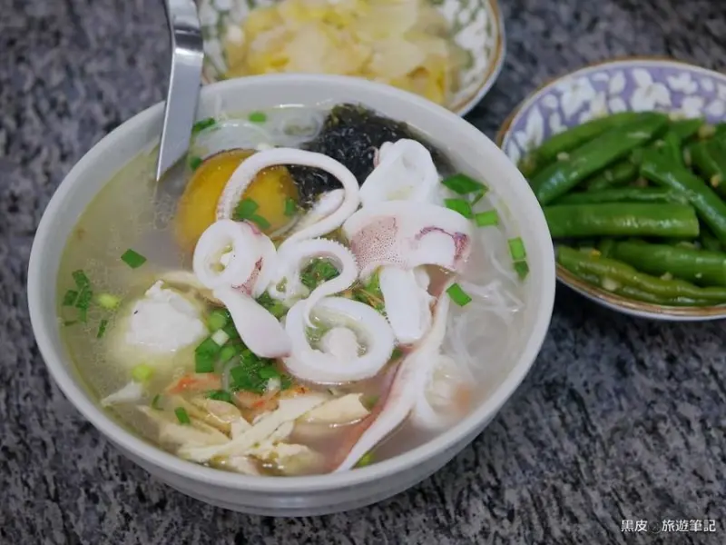 單一純賣雞湯米粉。花蓮人氣美食，給你滿滿的鮮甜 - 黑皮的旅遊筆記