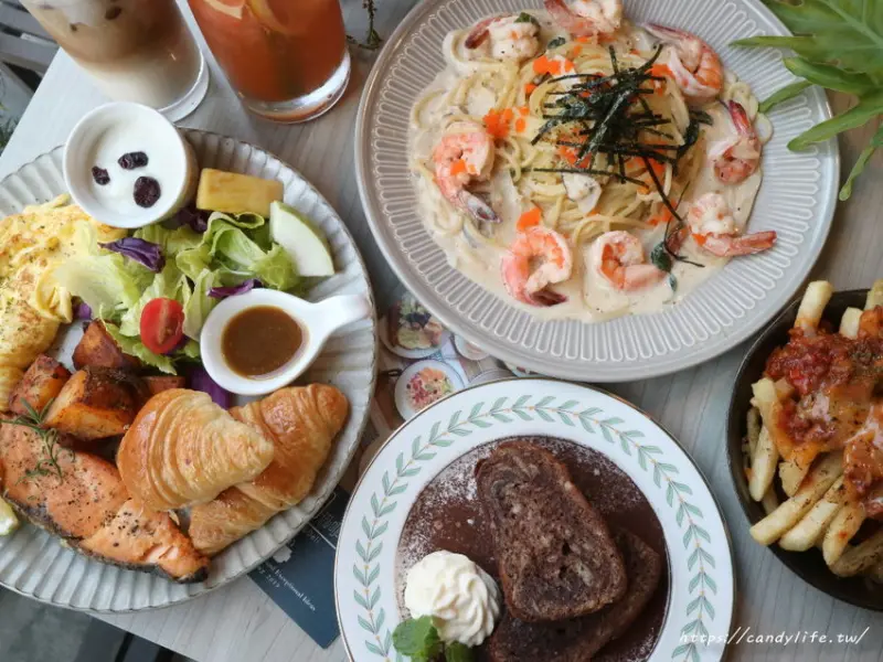 Hecho做咖啡Lite&Deli│台中早午餐推薦，份量超多，環境優美，還有義大利麵及好吃鬆餅～