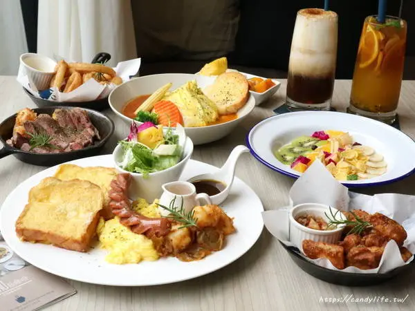 台中美食│Hecho做咖啡Lite&Deli〃近中國醫藥大學，超美早午餐，挑高裝潢，網美必訪~        
      