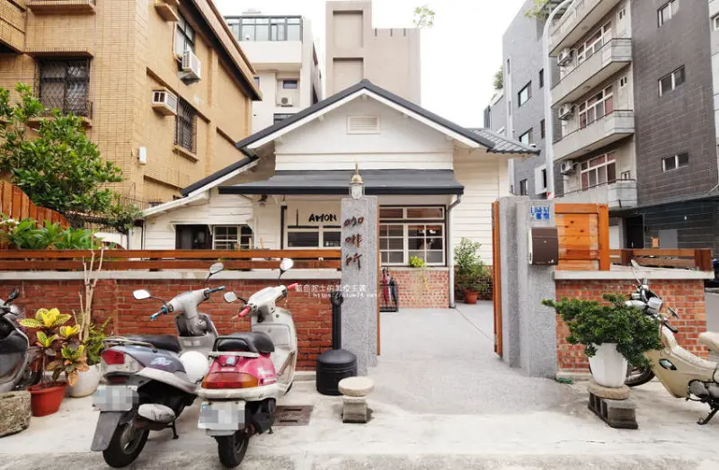 嘉義東區│AMON咖啡所-迷人的日式老屋咖啡館，喝咖啡配傳統糕點 - 藍色起士的美食主義