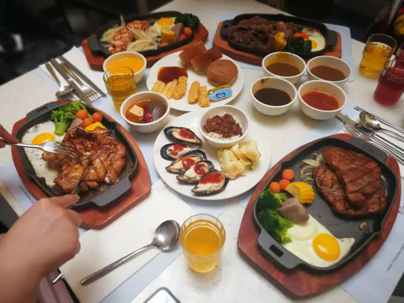 (西門捷運站)德立莊中庭餐廳開幕慶,排餐加Semi buffet半自助式398元起,午晚餐相同價位,挑高中庭空間好舒適