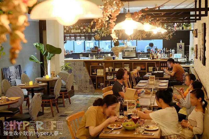 RISO RISO里頌地中海餐酒館| 氛圍慵懶迷人、餐點也美味用心的勤美商圈周邊美食，有多人套餐可以選擇哦！ @強生與小吠的Hyper人蔘~