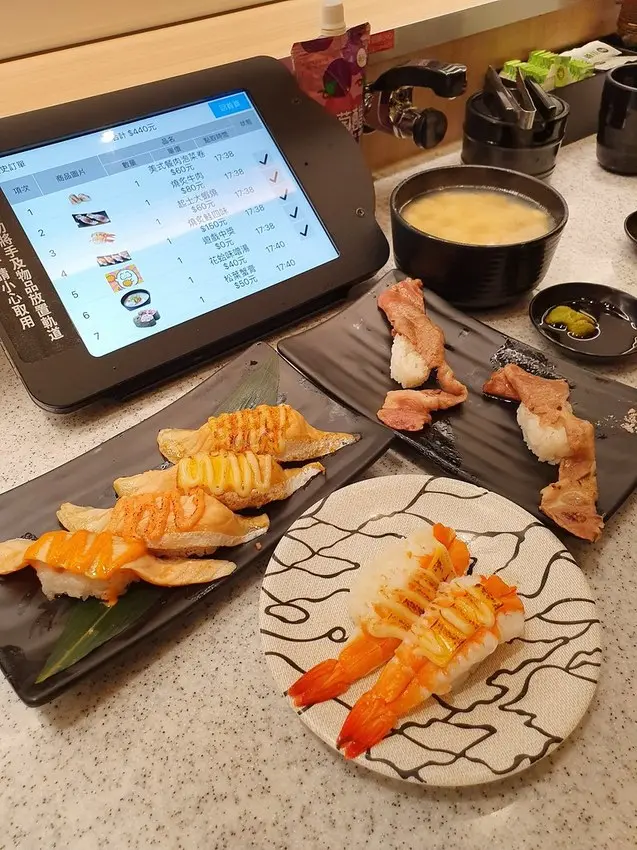 (胖樺食記)新北推薦高CP值美食「Magic Touch 点爭鮮 樹林秀泰店」/平板點餐新幹線送達/握壽司炸物串燒甜點飲料/排隊人氣店