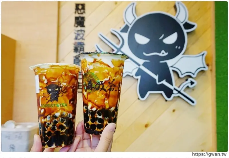 清水排隊森及茶來逢甲囉 | 高大鮮乳限量供應，開幕期間還有買一送一優惠!!