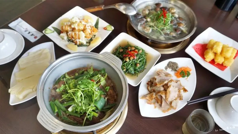 ★台南安平★【老廣粵花雕雞創意坊】不用飛廣東也吃的到一鍋三吃正宗花雕雞。