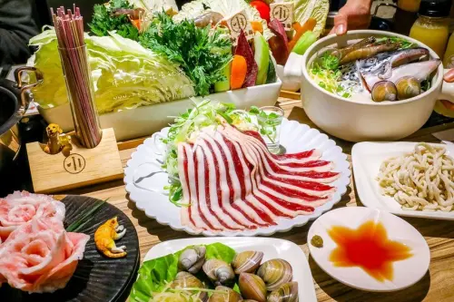 浮誇鴨肉瀑布超吸睛！吃過最好吃的松阪豬就這間～台北好吃火鍋推薦，小川鍋物淡水店