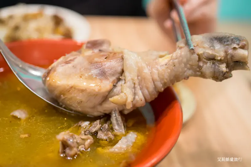 五股美食》女人廚房飯店 料多味美麻油雞 傳承30年的古早味料理 - 艾莉絲愛旅行