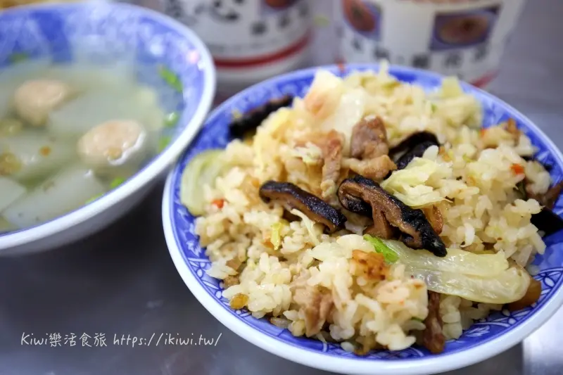 鹿港港心麵線糊｜古早味高麗菜飯，瘦肉粥餡料滿滿，手工麵線糊豬後腿肉鹿港平價美食推薦 - Kiwi 樂活食旅