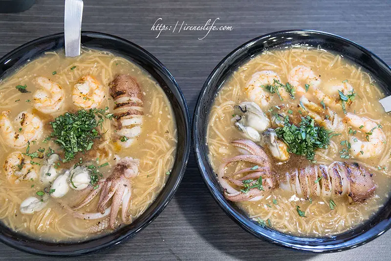 蚵仔、小卷、鮮蝦三巨頭組成的海底麵線，鮮味滿滿！老姐弟麵線甜不辣