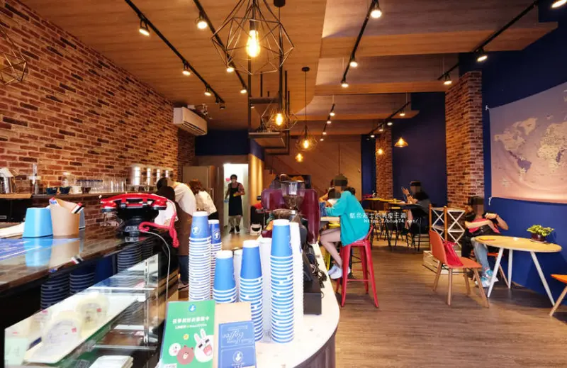 台中大雅│豆爭青-大雅咖啡館，空間舒適，咖啡甜點茶飲都有 - 藍色起士的美食主義