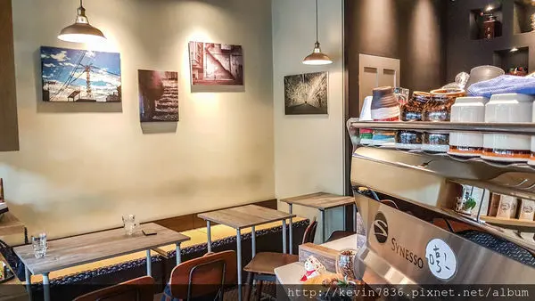 台中<Yosano与謝野直火烘焙咖啡工作室>一杯甘醇咖啡與滑嫩好吃手工香草籽布丁,巷弄內文青咖啡館