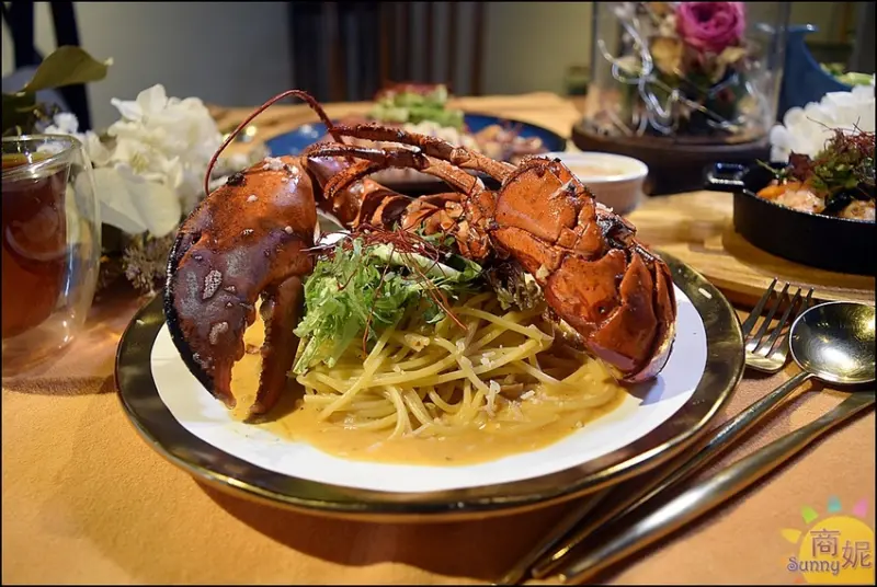 半隻龍蝦義大利麵不用400!逢甲美食文青老宅~村口微光 享受高質感創意義式料理不必花大錢