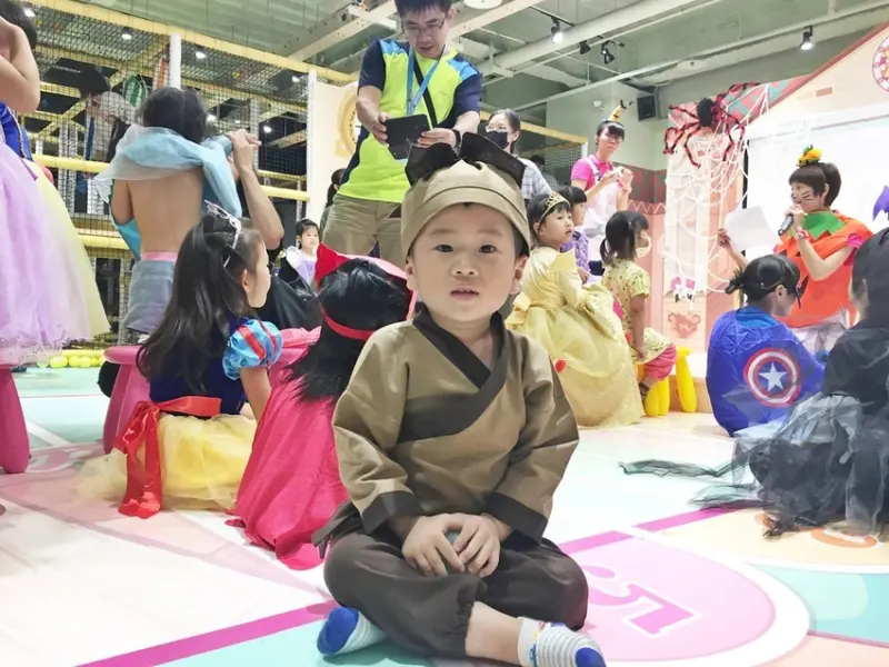 【旅遊】萬聖節變妝派對貝兒絲樂園主題活動與遊園倡玩全區設施，不粘褲杜樂麗沙坑與職業角色扮演，家家酒、兒童美髮、球池溜滑梯|18項遊戲區耗小人體力好去處