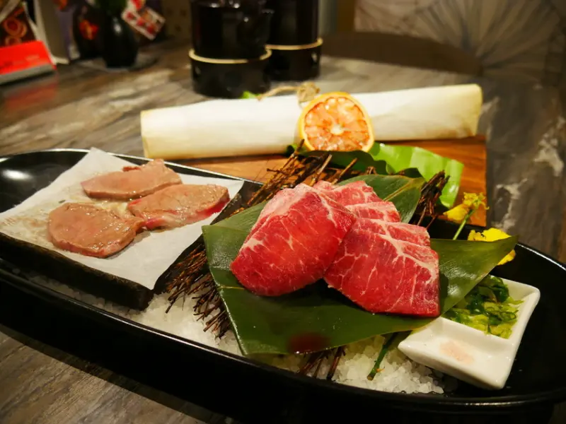 【Angelas日嚐】厚嫩有嚼勁的岩烤石板牛與柚子風味的季節霜淇淋，入秋吃蟹的好選擇，大蟳祭之軟殼蟹，王品旗下餐飲【藝奇新日本料理-蘆洲集賢店】