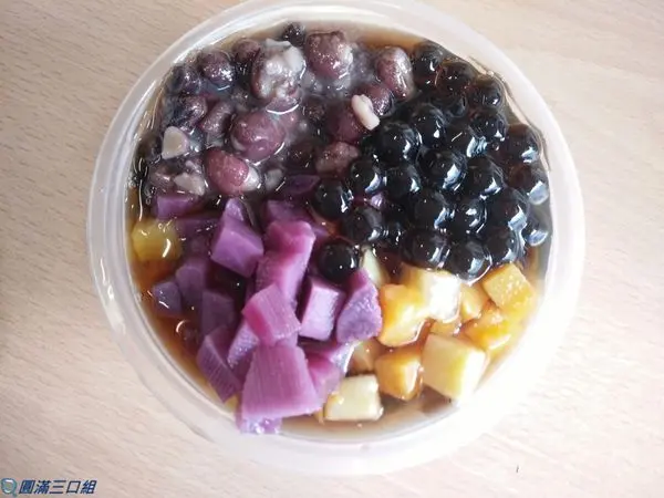 【食記】高雄前鎮_八賞豆花公正攤@喜歡白的純潔還是黑的粗曠呢 我想說兩種我都要XD