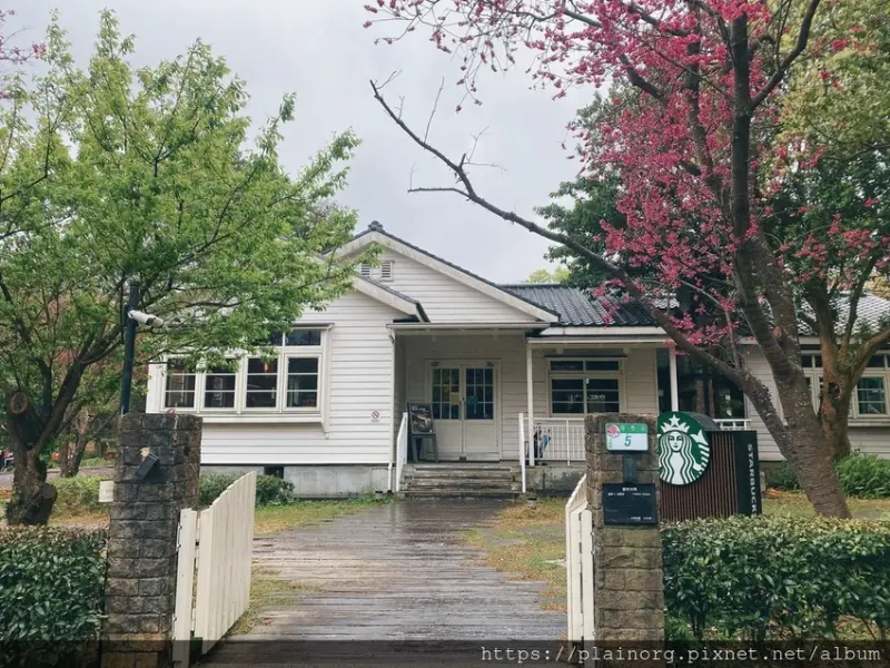 特色星巴克Starbucks Coffee【台北士林x草山門市】美軍眷舍改建/ 陽明山特色咖啡廳/ 老建築改建/ 星巴克馬克杯