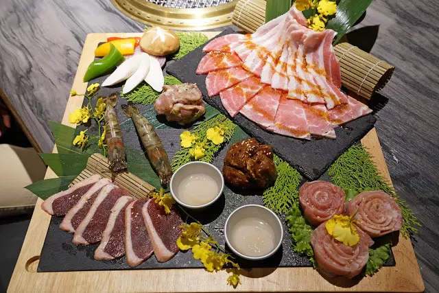 [食記]  竹北。火山岩燒肉 新開幕!。新鮮高檔食材、燒肉、鍋物雙重享受! 高CP值套餐! 親子家庭聚餐超推薦!