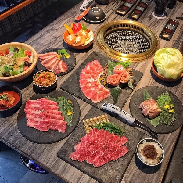 火山岩燒肉竹北旗艦店 竹科人的聚餐好選擇 部落的牛豬盛宴 風格餐廳 新竹高級燒肉推薦 慶生餐廳