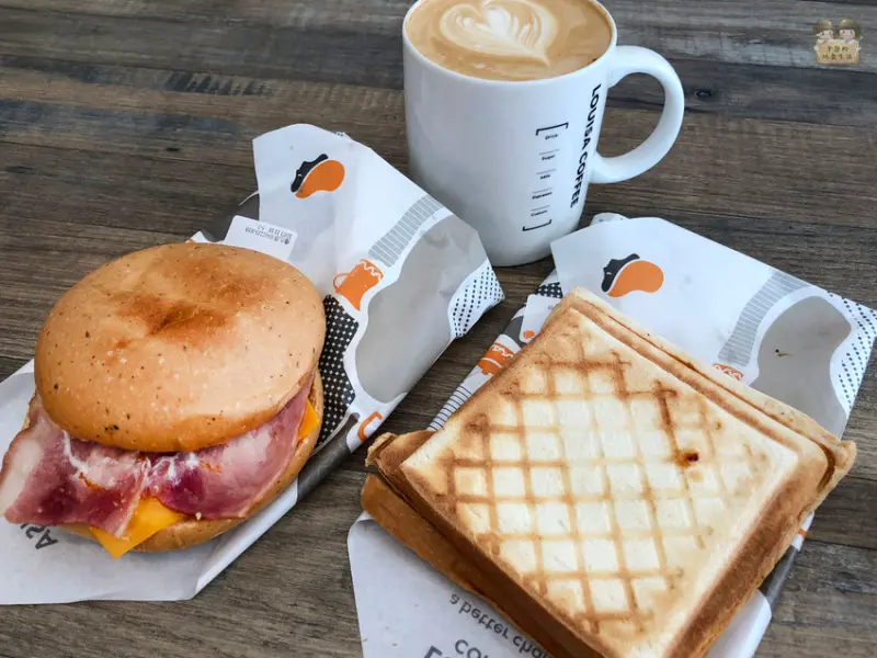 【台中北區】Louisa Coffee 路易莎咖啡(進化店) 平價舒適連鎖咖啡店~來趟輕食/咖啡/甜點美好的下午時光吧！