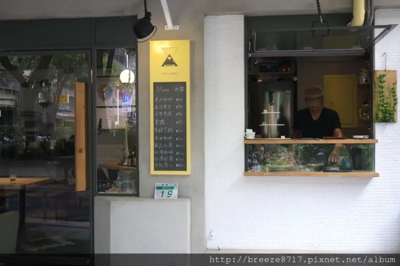 Keystone Coffee Roasters｜凝望綠意喝一杯咖啡【台北市】