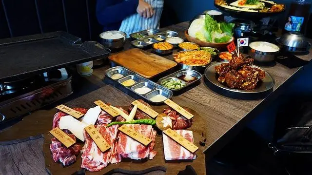 [高雄美食] 娘子居食屋-韓式八色烤肉燒烤 /高雄韓式烤肉 /高雄韓國料理推薦 /高雄烤肉推薦 /美術館美食