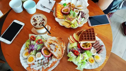 Mitaka s-3e Cafe小3e 。隱藏巷弄的複合餐飲店。咖啡。早午餐。服飾。