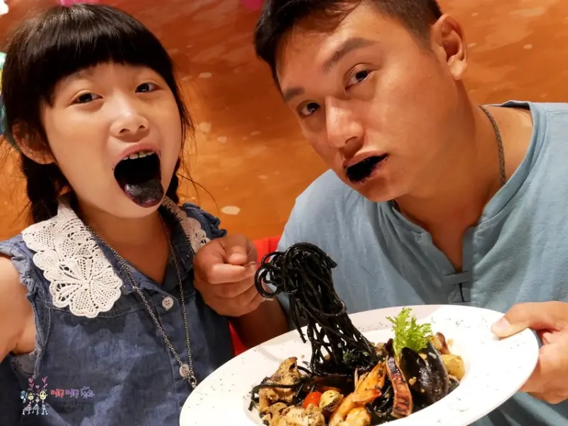 【桃園聚餐推薦】統領廣場美食~網美必拍黑糖珍珠炸披薩還有墨魚海鮮義大利麵，秒殺你的記憶卡！ | 哪哪麻