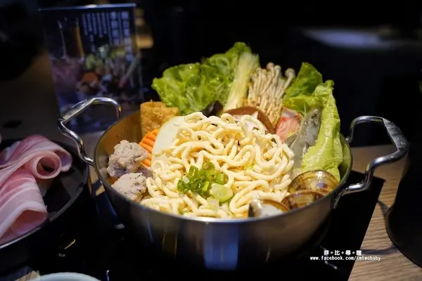 王鍋屋 - 酸白菜鍋專門店 Shabu Ong 顛覆傳統混血京都風味 天然酸香湧上舌尖 甘甜滋味讓人大呼過癮！              