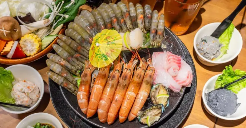 在中世紀古堡也能享用超鮮甜海鮮火鍋！蟹老闆竹炭火鍋，蝦爆海鮮鍋全新推出！