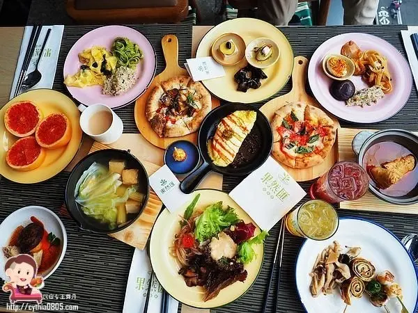 桃園最大的蔬食吃到飽，彷彿在森林裡用餐，不用1500也可以吃到飽啦