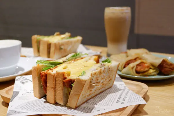 台北・小巨蛋｜MorningGo Brunch・新開幕，巷弄裡的用心美味早午餐！創新口味三明治、粉漿蛋餅。早安，走吧！去吃早餐｜小巨蛋周邊美食、小巨蛋美食、巷弄美食