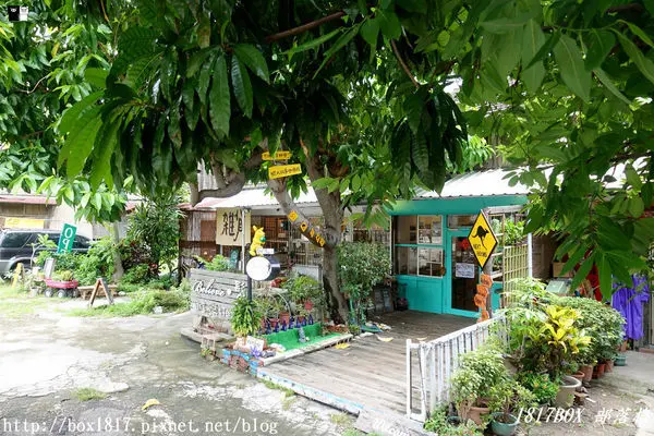 【台中。西區】玉蘭花老樹下的老房子。AShare Cafe 旅人故事咖啡館