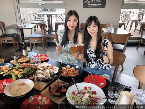 [新北美食] 板橋府中站【ABV閣樓餐酒館】4人中秋烤肉套餐才2599！#300款世界精釀啤酒 #高樓層景觀餐廳