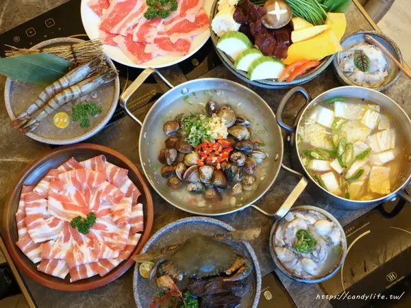 台中美食│澳們打邊爐〃台中賭場火鍋店，用籌碼點餐超特別，還有輪盤醬料區，激推澳們卜卜蜆        
      