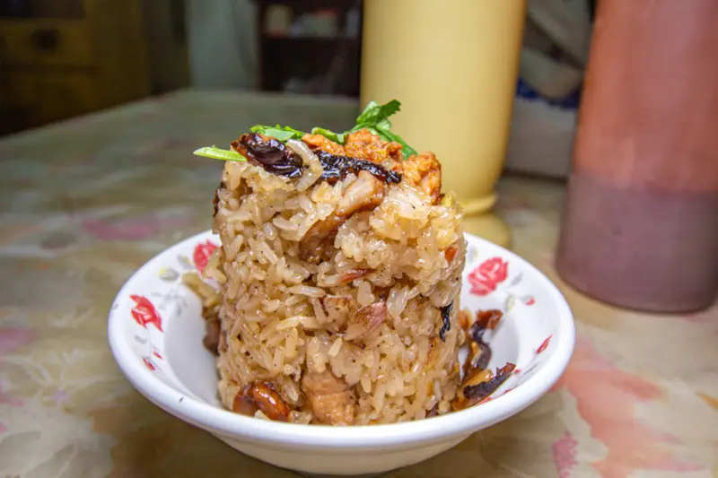 台中烏日，日盈排骨酥麵鮮蚵仔麵~郵局對面的美食... - 微笑Joe幸運