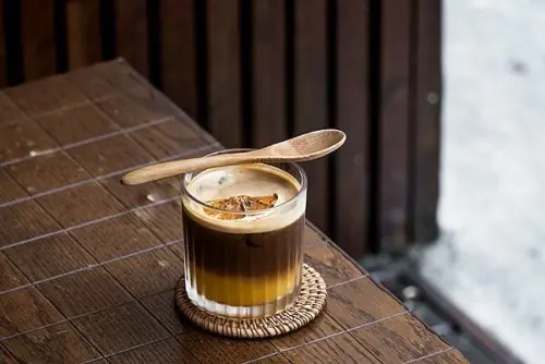 Coffury Studio no.71｜身處舊城台中。總會有幾個老派秘密基地｜台中咖啡廳甜點｜深夜咖啡館