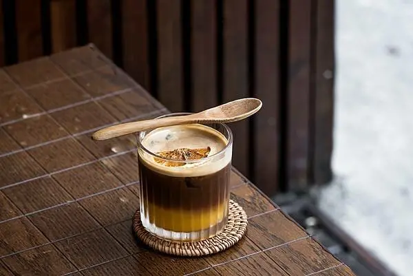 Coffury Studio no.71｜身處舊城台中。總會有幾個老派秘密基地｜台中咖啡廳甜點｜深夜咖啡館