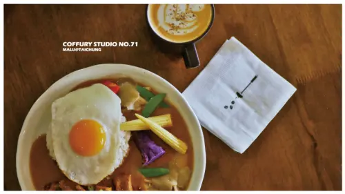 《台中北區》Coffury Studio No.71│可以吃到紅油炒手和咖哩的深夜咖啡館