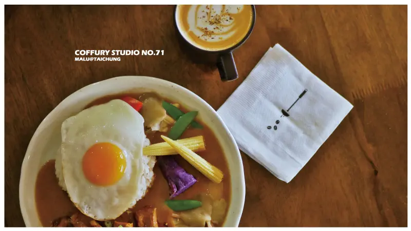 《台中北區》Coffury Studio No.71│可以吃到紅油炒手和咖哩的深夜咖啡館