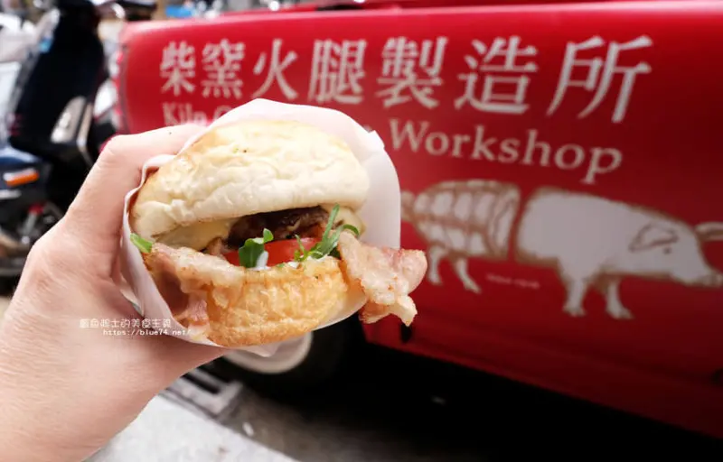 台中西區│柴窯火腿製造所勤美店-台中好吃漢堡推薦，勤美商圈美食再一家 - 藍色起士的美食主義