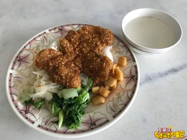 台中南屯美食排骨飯便當》蔡家便當菜單價位大公開！在地人推薦超值平價的精緻便當～推薦 排骨飯、雞腿飯、鱈魚飯。