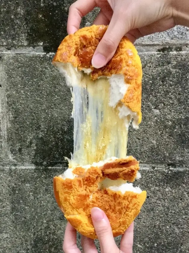 【台北｜忠孝復興站】楓茶記大安店＿超狂拉絲芝心菠蘿包＿濃郁鹹香的大量起司讓人停不下來