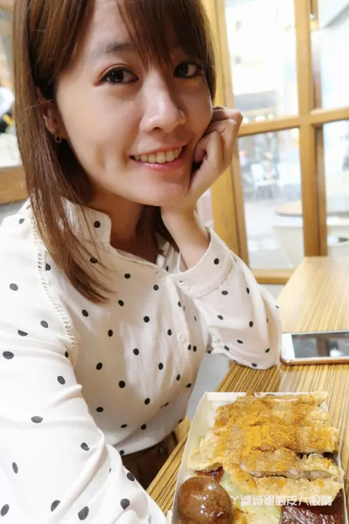 鐵路飯堂，新竹鐵路便當，買就送礦泉水一瓶 - ㄚ綾綾單眼皮大眼睛