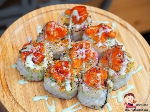 老板頭殼壞掉，八貫焦糖龍蝦壽司只賣你80元，還有超美的紫蘇梅壽司~~